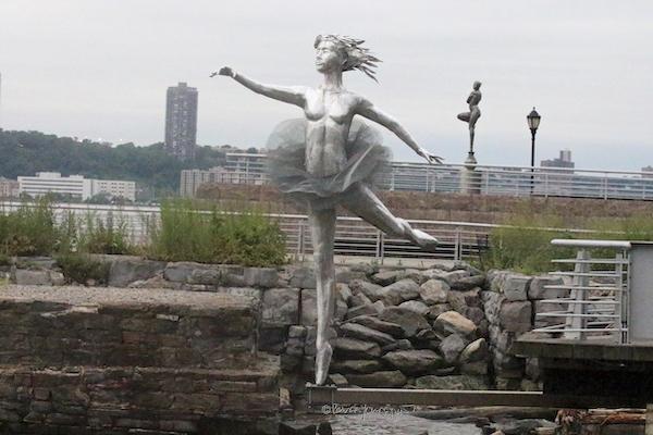 Ballerina Riverside Park South