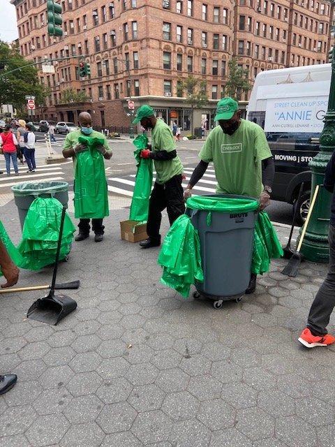 oneblockuws volunteers