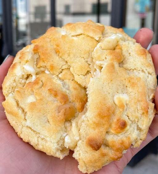 White-Chocolate-Macadamia-cookie